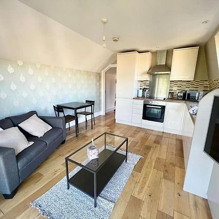 לונדון Lovely Two Bed Flat מראה חיצוני תמונה