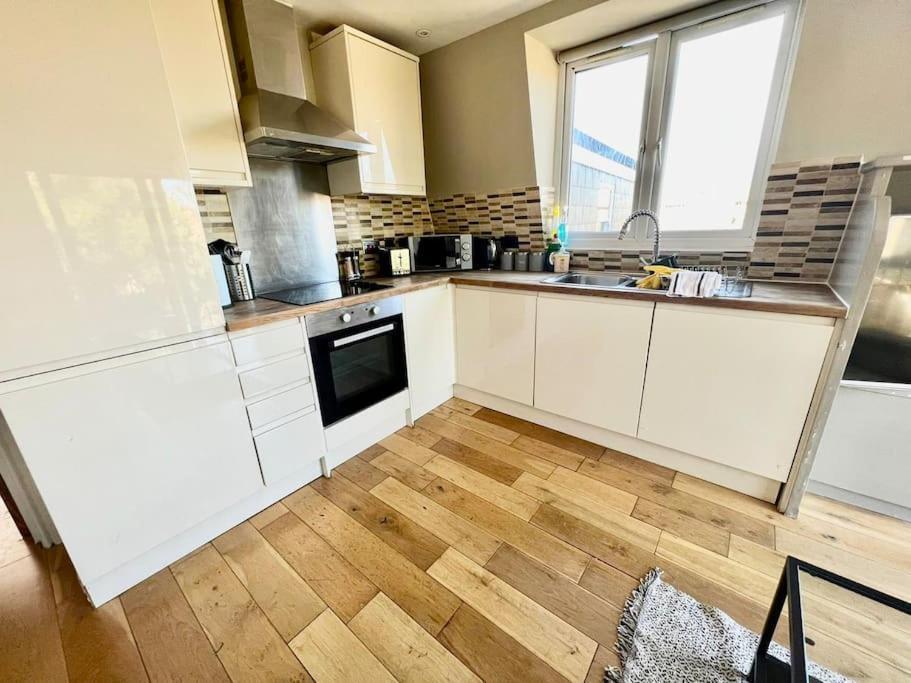 לונדון Lovely Two Bed Flat מראה חיצוני תמונה