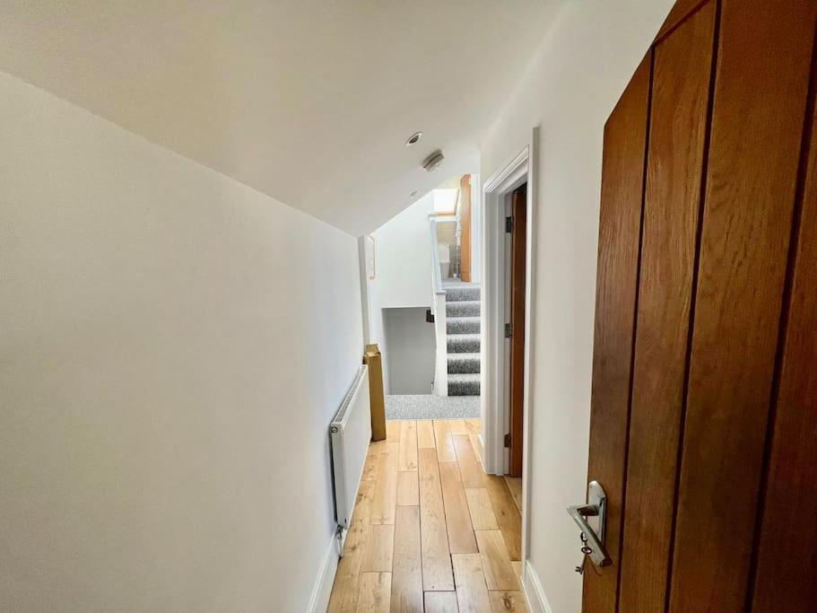 לונדון Lovely Two Bed Flat מראה חיצוני תמונה