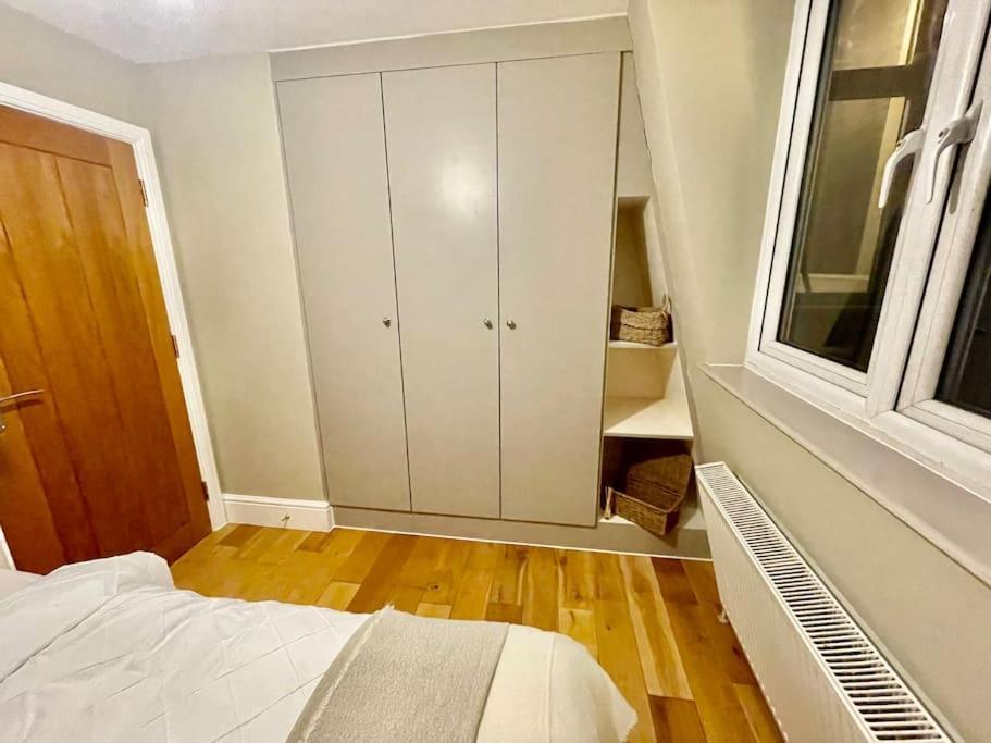 לונדון Lovely Two Bed Flat מראה חיצוני תמונה