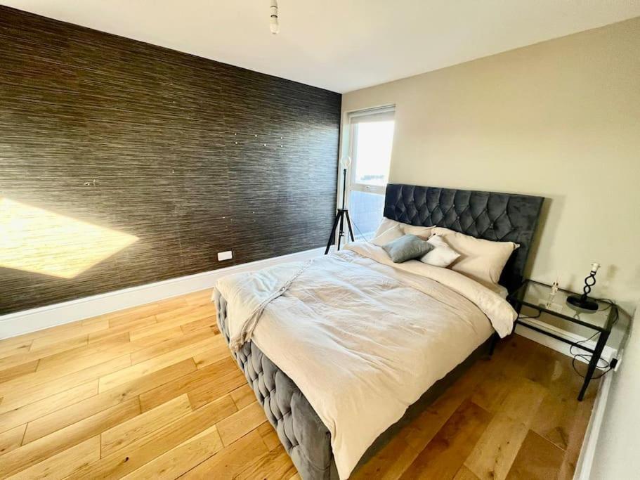 לונדון Lovely Two Bed Flat מראה חיצוני תמונה